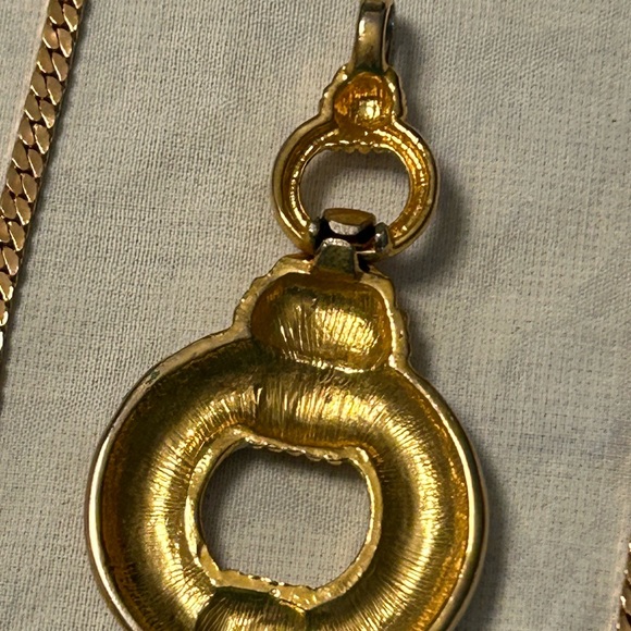 🎅🏻 VINTAGE SIGNED AVON 16.5” HEAVY GOLD CHAIN/2.5”ENAMELED PENDANT - Picture 8 of 9